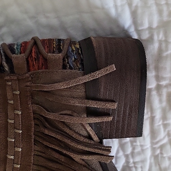 Boots - Picture 8 of 9